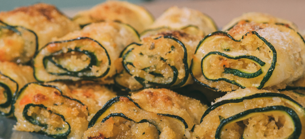 Involtini di zucchine al forno con pangrattato